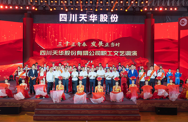 01演職人員與領(lǐng)導合影.jpg