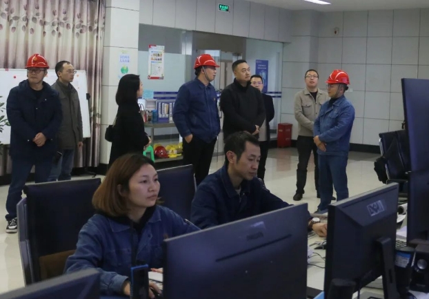 市經(jīng)信局副局長(cháng)付小峰率隊到集團調研
